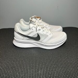 Nike Run Swift 3 Women’s Sz 5.5 - White Metallic Silver DR2698-101 NWT